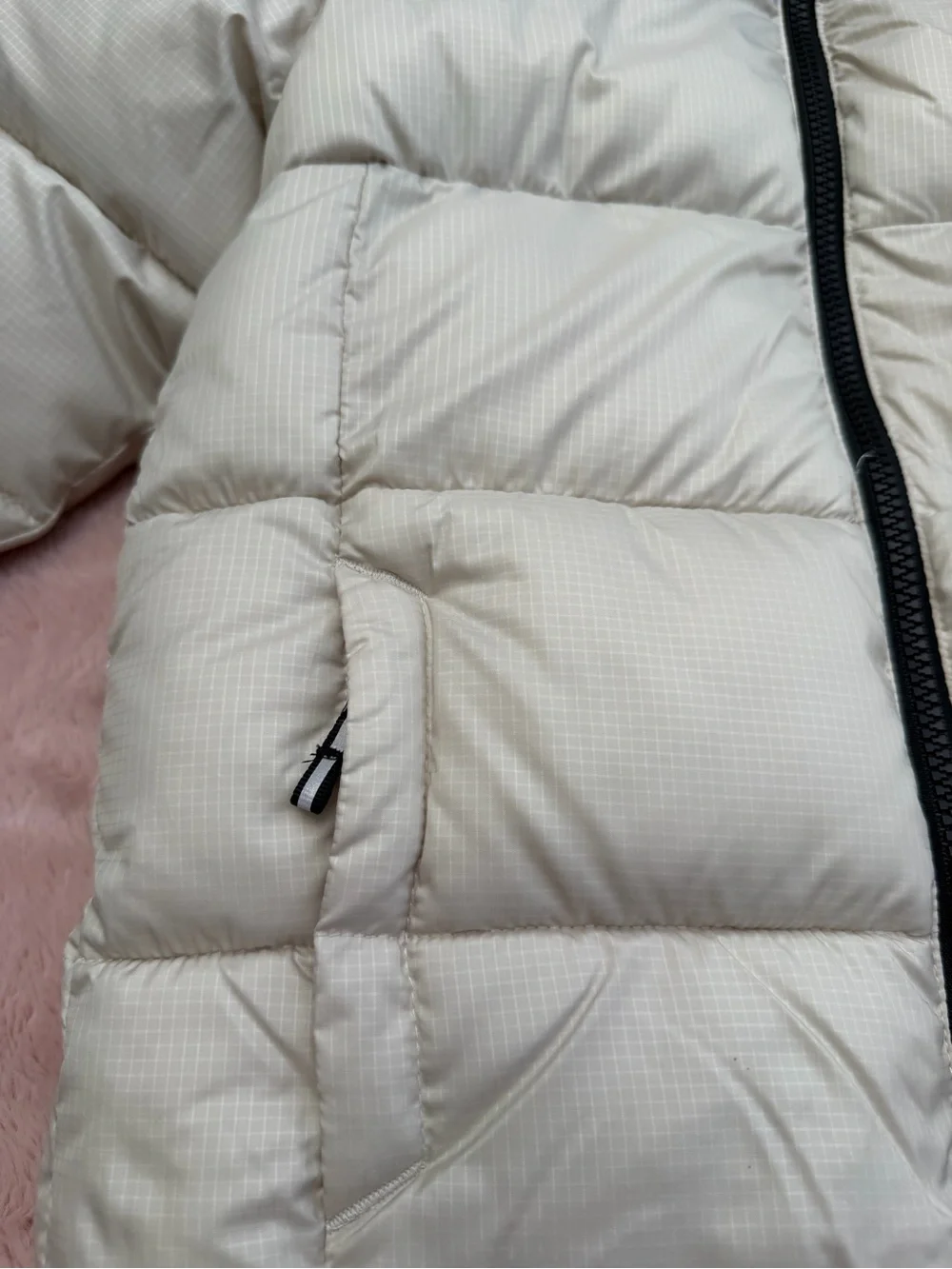 New Columbia Cream and Black Hooded Kids Puffer Jacket (Size 6/7)